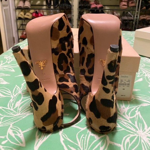 NEVER WORN Prada Heels - Picture 4 of 4